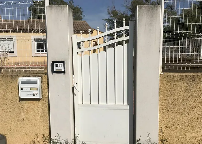 A La بيت للعطل